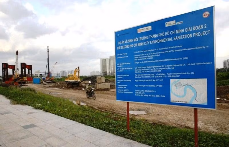 Dự án vệ sinh môi trường TPHCM - giai đoạn 2 chậm giải ngân do nhiều gói thầu bị vướng các công trình hạ tầng khác.
