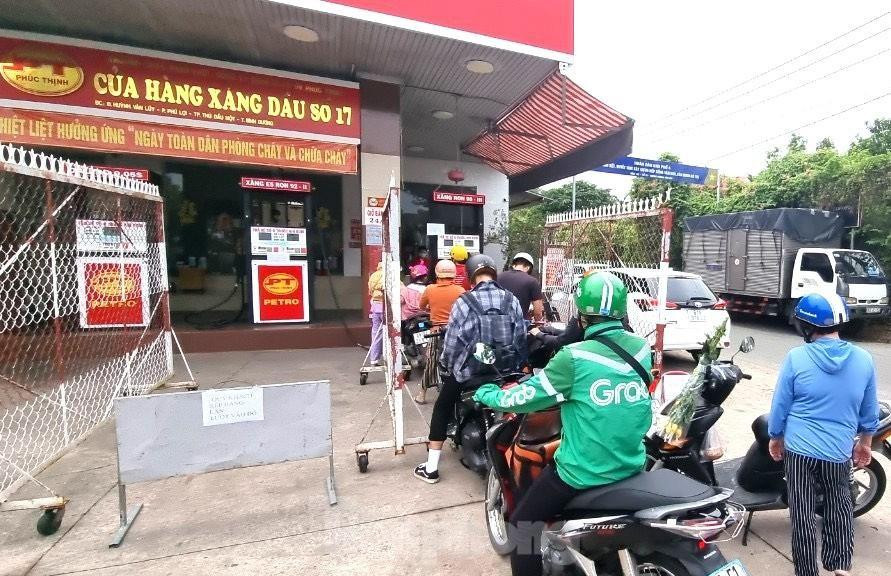 Theo ngành chức năng, các cửa hàng xăng dầu trên địa bàn tạm ngưng với lý do khách quan. Trên thực tế, việc kinh doanh ngày càng thua lỗ do hoa hồng rất thấp, chi phí hoạt động cửa hàng gia tăng càng gây áp lực cho quá trình duy trì hoạt động tại các cửa hàng.