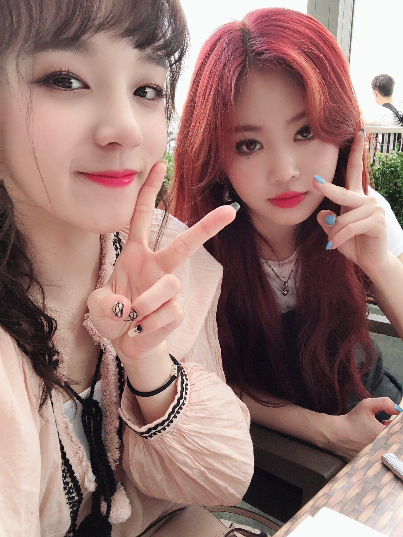 Soojin và Yuqi bị nhiều netizen phản đối trở lại hoạt động cùng nhóm. Soojin và Yuqi bị nhiều netizen phản đối trở lại hoạt động cùng nhóm.
