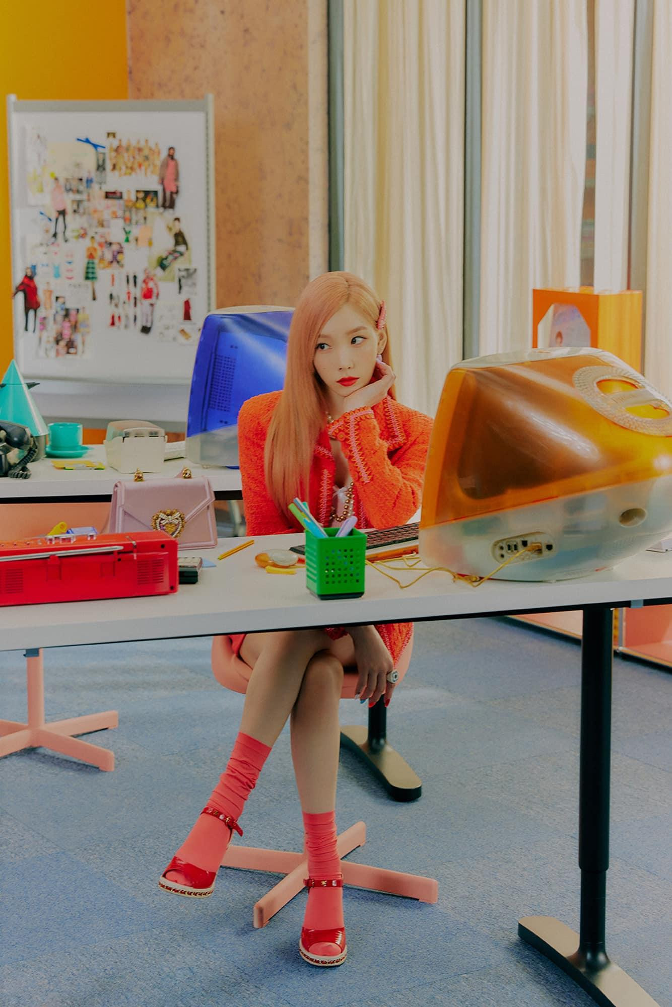 Weekend nhanh chóng đạt được nhiều thành tích lớn trên các BXH âm nhạc. Weekend nhanh chóng đạt được nhiều thành tích lớn trên các BXH âm nhạc.