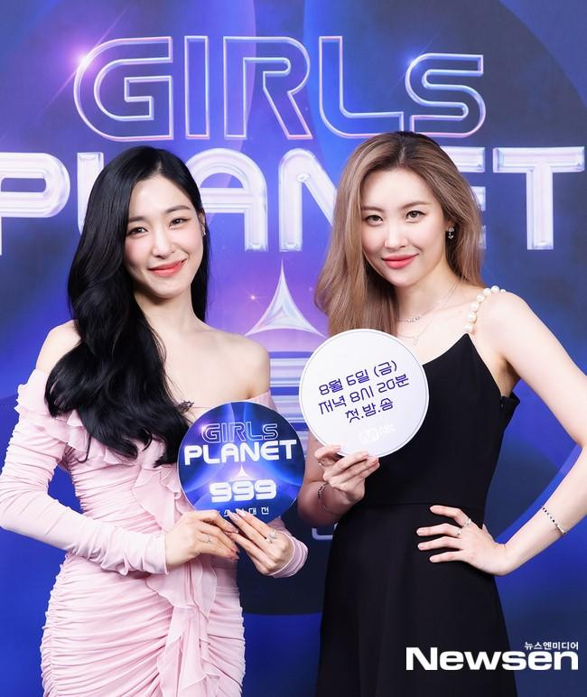 Bộ đôi idol nổi tiếng Tiffany và Sunmi sẽ là 2 cố vấn quyền lực của chương trình.
