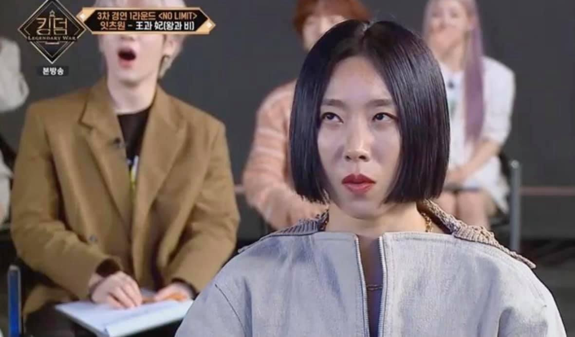 Các tiền bối đầy kinh nghiệm vô cùng nghiêm túc khi xem các phần trình diễn. Các tiền bối đầy kinh nghiệm vô cùng nghiêm túc khi xem các phần trình diễn.