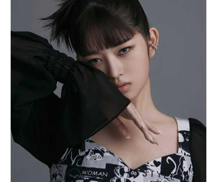 Thành viên Rei bị chỉ trích vì trốn hát nốt cao trong các sân khấu encore. Thành viên Rei bị chỉ trích vì trốn hát nốt cao trong các sân khấu encore.