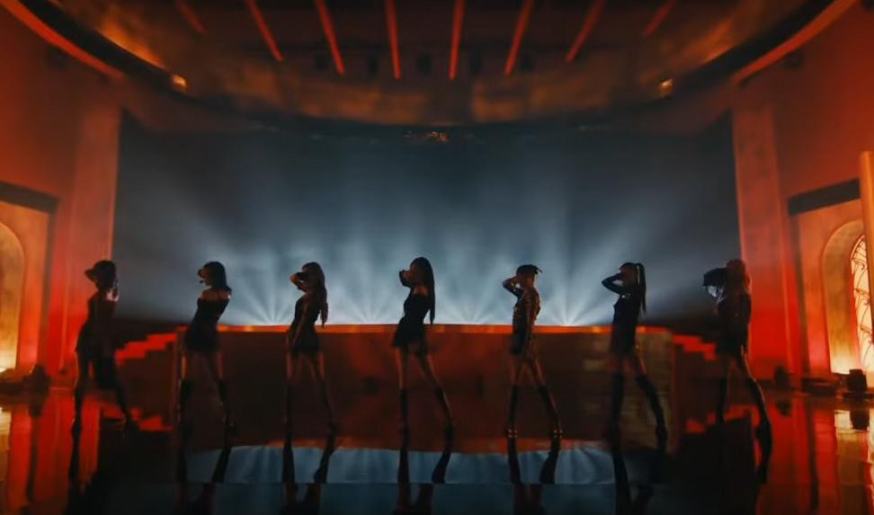 Ca khúc &quot;Step Back&quot;sẽ chính thức được phát hành vào ngày 3/1 sắp tới.