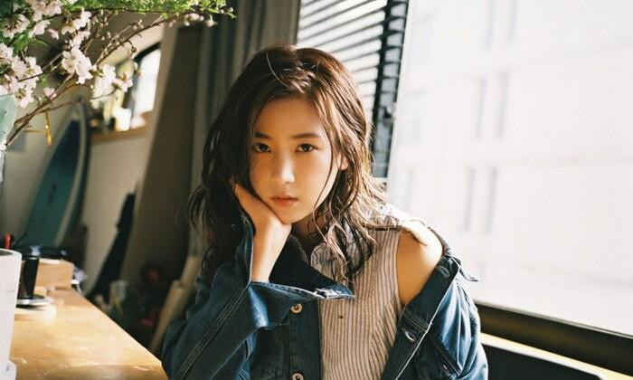 Chorong đã phải trải qua một năm đầy sóng gió sau tố cáo bạo lực học đường của Kim. Chorong đã phải trải qua một năm đầy sóng gió sau tố cáo bạo lực học đường của Kim.