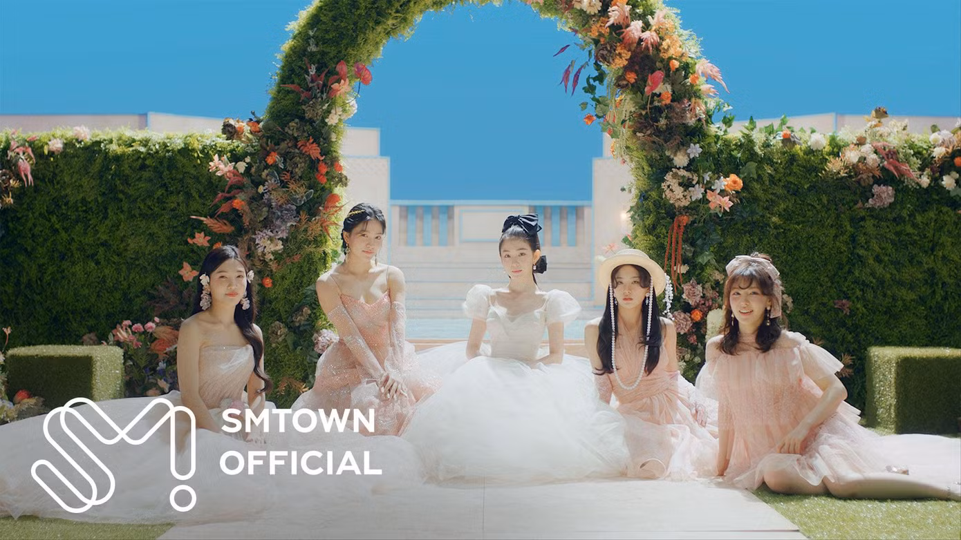 Không còn là những nữ hoàng mùa Hè, Red Velvet hóa thân thành 5 nàng tiên mùa Xuân trong Feel My Rhythm. Không còn là những nữ hoàng mùa Hè, Red Velvet hóa thân thành 5 nàng tiên mùa Xuân trong Feel My Rhythm.