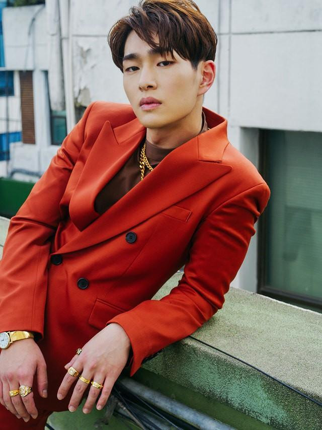 Onew cũng sẽ trở lại sân khấu bằng một sản phẩm solo vào tháng 9. Onew cũng sẽ trở lại sân khấu bằng một sản phẩm solo vào tháng 9.