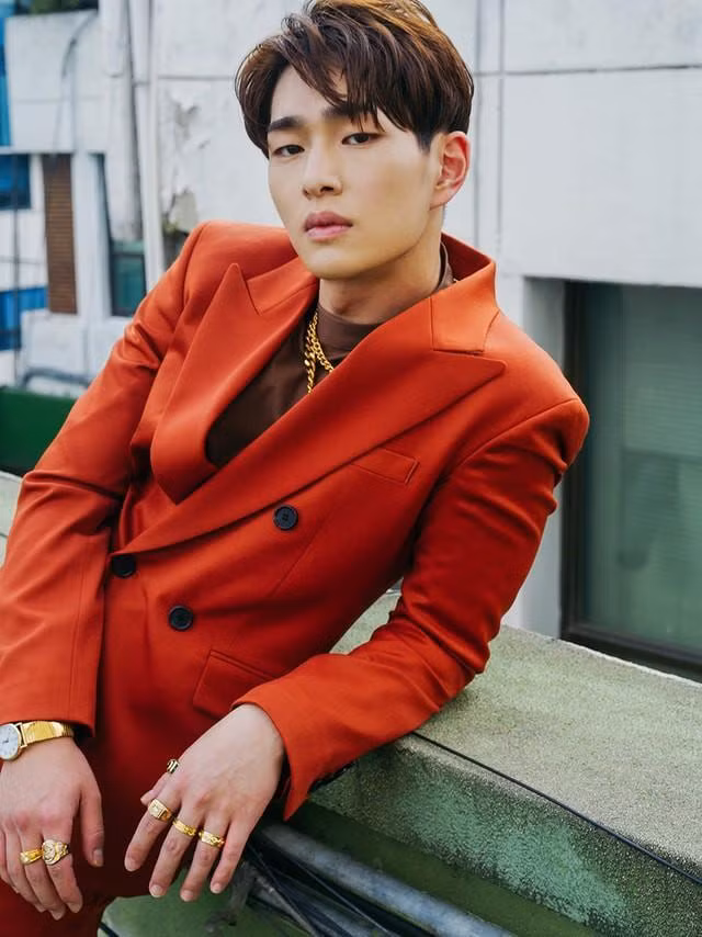 Onew cũng sẽ trở lại sân khấu bằng một sản phẩm solo vào tháng 9.