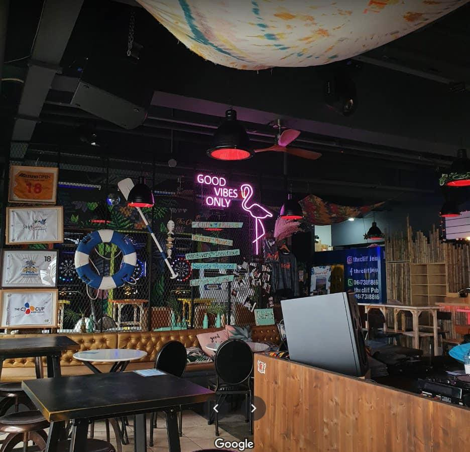 Các set quay tại The Cliff cũng rất được lòng người hâm mộ nhóm.