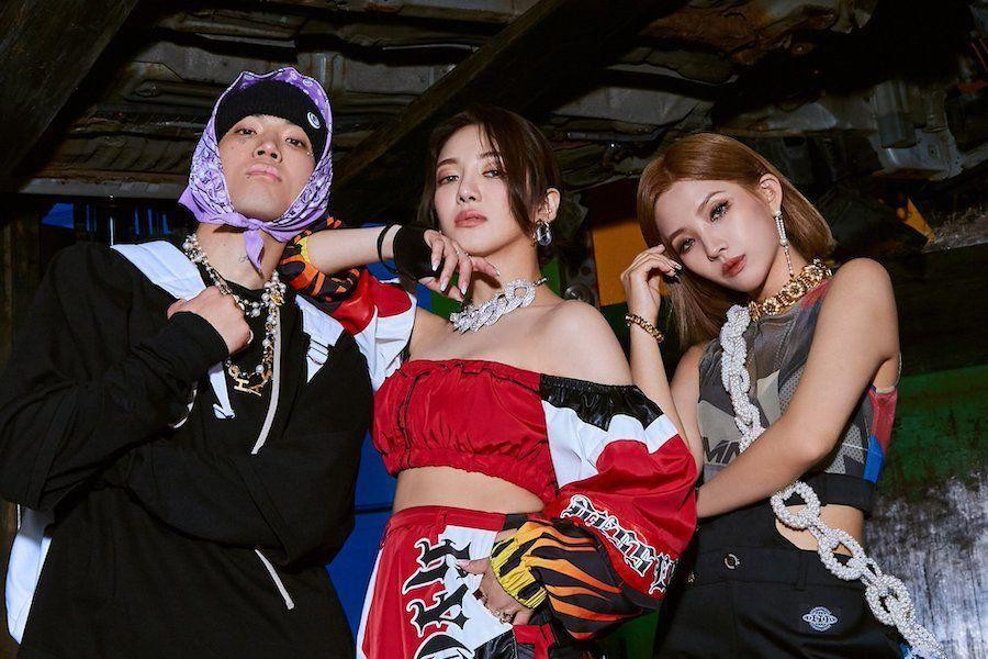 Dessert là một sản phẩm thành công của bộ ba Hyoyeon, Loopy và Soyeon (G)I-DLE. Dessert là một sản phẩm thành công của bộ ba Hyoyeon, Loopy và Soyeon (G)I-DLE.