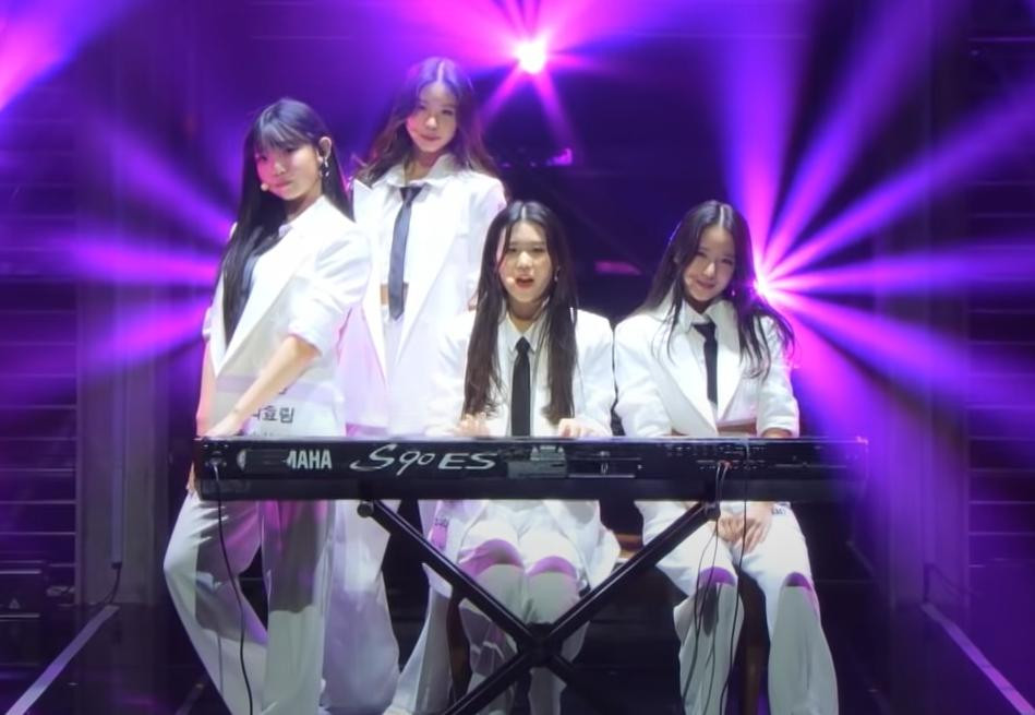 4 thực tập sinh biểu diễn ca khúc NOW của FIN.KL.