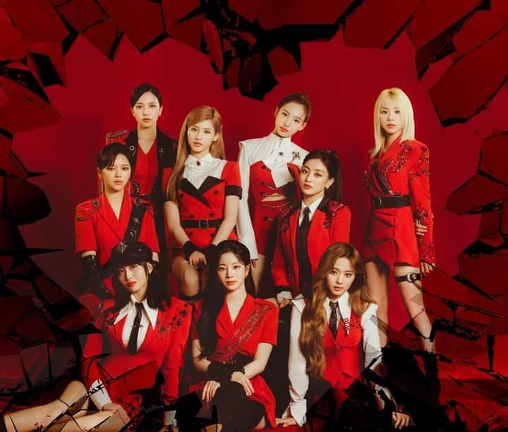 TWICE còn khoảng 1 năm trước khi hợp đồng đầu tiên hết hạn. TWICE còn khoảng 1 năm trước khi hợp đồng đầu tiên hết hạn.
