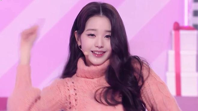 Biểu cảm của Jang Wonyoung bị nhiều netizen cho là đã phá hủy sân khấu Way To Go. Biểu cảm của Jang Wonyoung bị nhiều netizen cho là đã phá hủy sân khấu Way To Go.