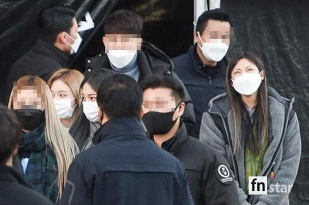 Giselle bị truyền thông Hàn che mờ mặt dù là thành viên của aespa. Giselle bị truyền thông Hàn che mờ mặt dù là thành viên của aespa.