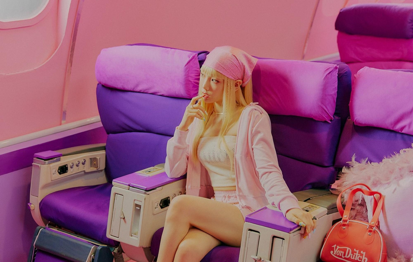 Thông qua Weekend, Taeyeon hy vọng các fan sẽ chờ đợi cô nàng trở lại như chờ đợi đến những ngày cuối tuần. Thông qua Weekend, Taeyeon hy vọng các fan sẽ chờ đợi cô nàng trở lại như chờ đợi đến những ngày cuối tuần.