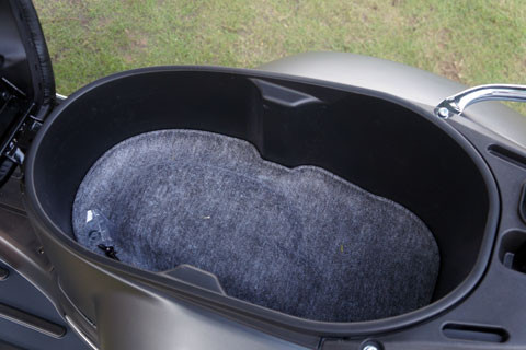 Cốp xe rất rộng rãi và tiện lợi