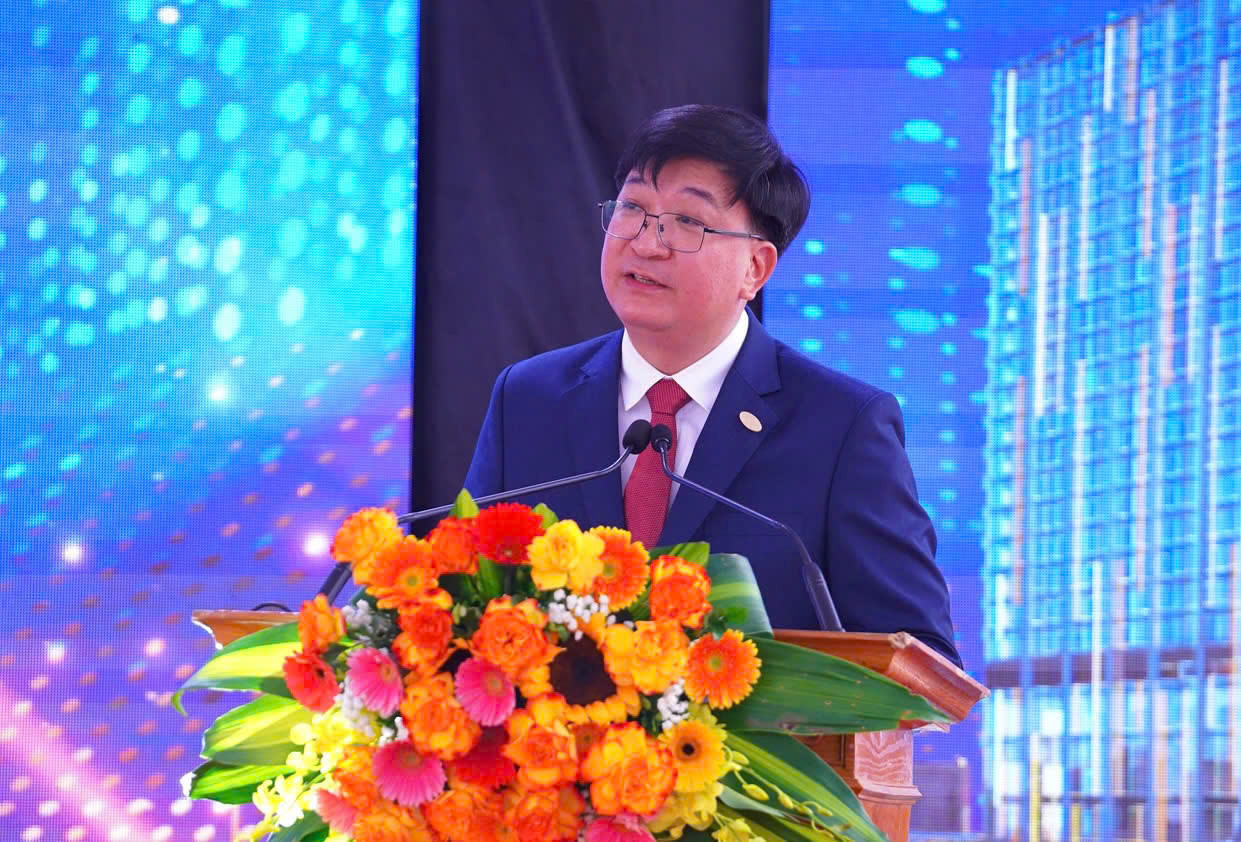 Ông Trần Đình Tuấn – Phó Tổng giám đốc Tổng công ty CP VINACONEX. Ông Trần Đình Tuấn – Phó Tổng giám đốc Tổng công ty CP VINACONEX.