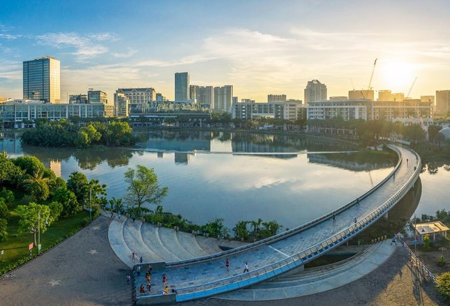 Khu vực Hồ Bán Nguyệt - Cầu Ánh Sao Phú Mỹ Hưng hiện nay.