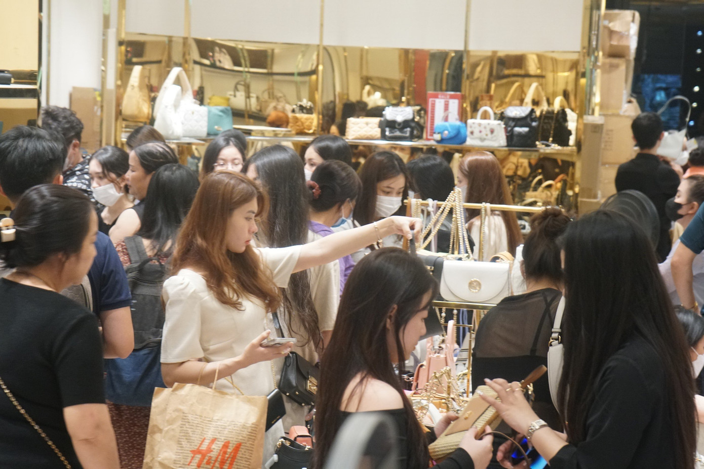 Giày dép và túi xách là mặt hàng giảm giá nhiều nhất trong đợt Black Firiday năm nay.