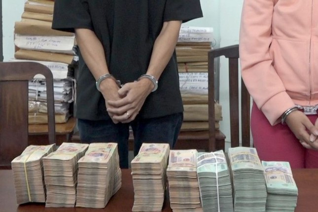 Số tiền công an thu giữ từ các đối tượng. Ảnh: Công an cung cấp. Số tiền công an thu giữ từ các đối tượng. Ảnh: Công an cung cấp.