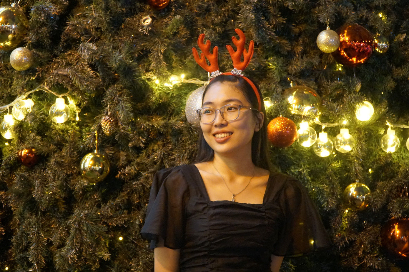 Đêm Giáng sinh, thời tiết TPHCM khá mát mẻ, trời không mưa, rất thuận lợi để người dân vui chơi.