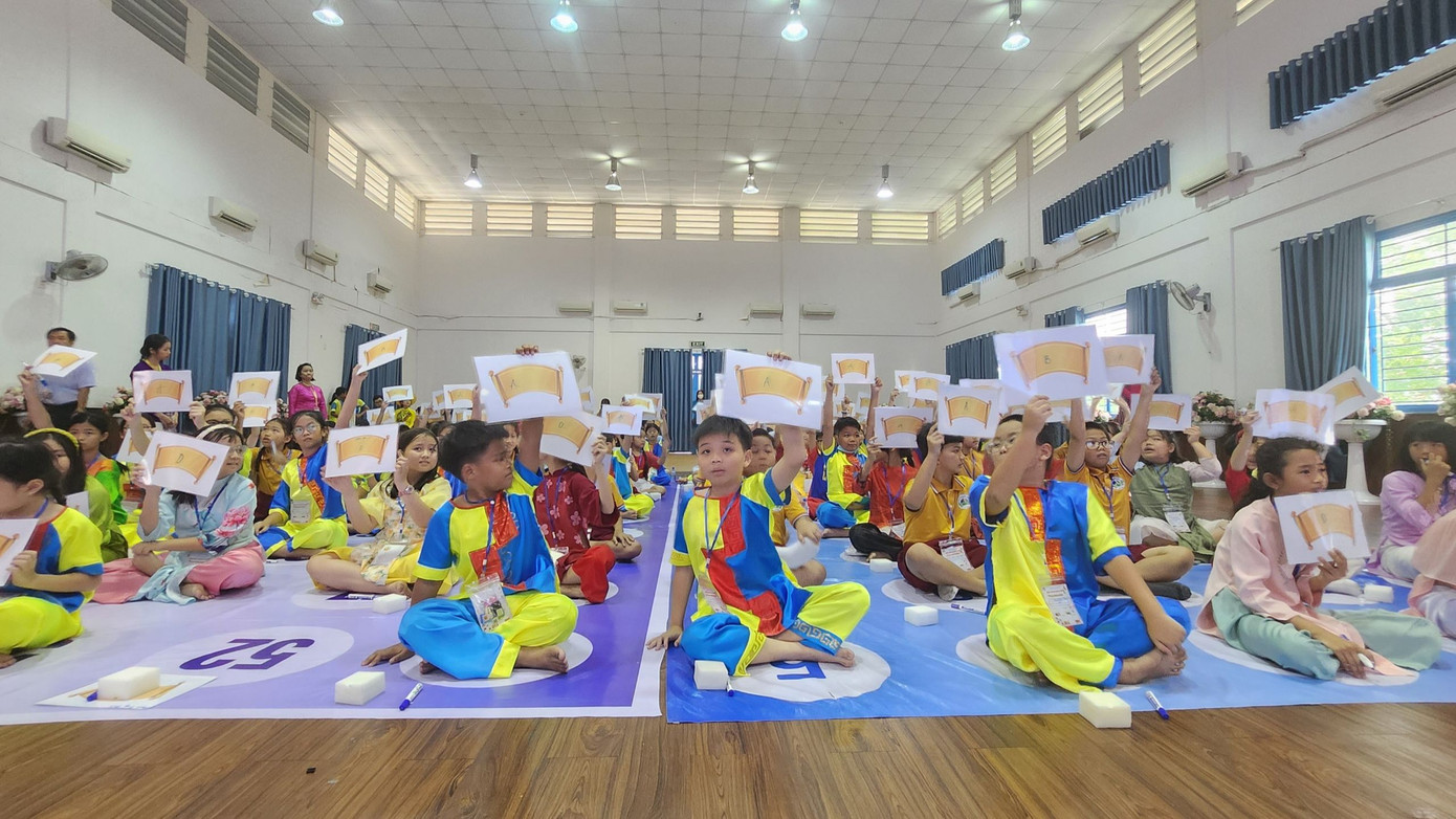 100 học sinh thi Rung chuông vàng với chủ đề "Em yêu sử Việt"