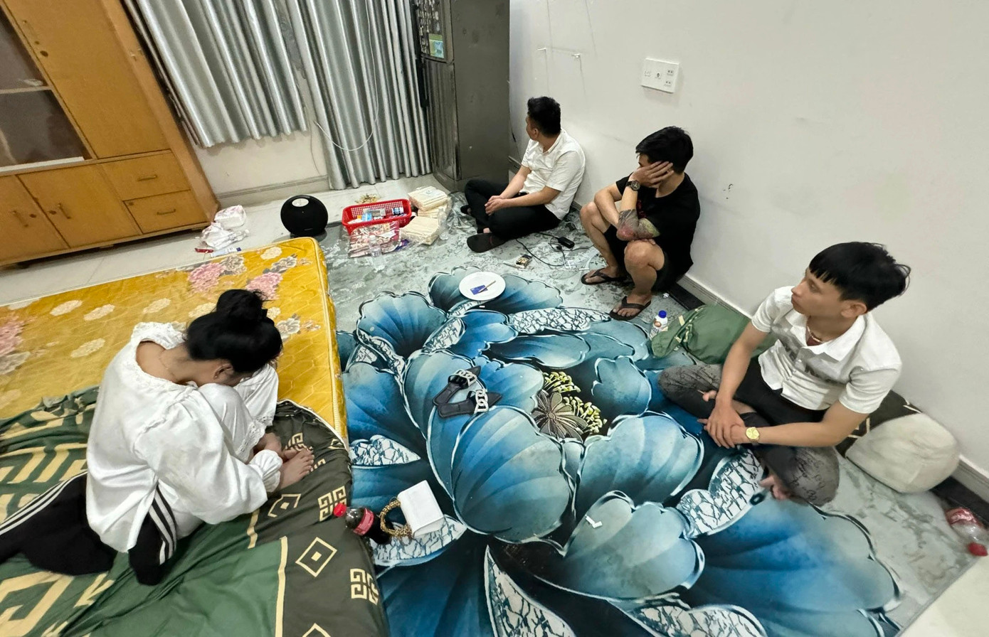 Nhóm thanh niên tổ chức sử dụng trái phép chất ma túy. Ảnh: Công an cung cấp. Nhóm thanh niên tổ chức sử dụng trái phép chất ma túy. Ảnh: Công an cung cấp.