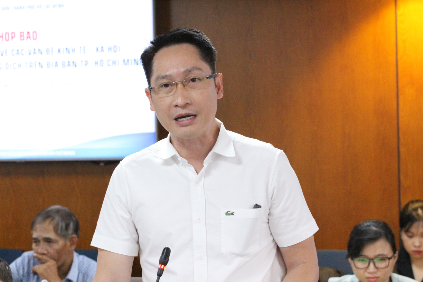 Ông Lâm Ngô Hoàng Anh, Chánh văn phòng Sở Văn hóa &amp; Thể thao TPHCM trả lời báo chí chiều 16/11. Ảnh: Thành Nhân.