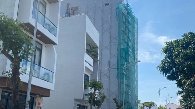 Công trình 7 tầng đang được thi công ở Khu đô thị Phố Biển thì xảy ra tai nạn lao động.