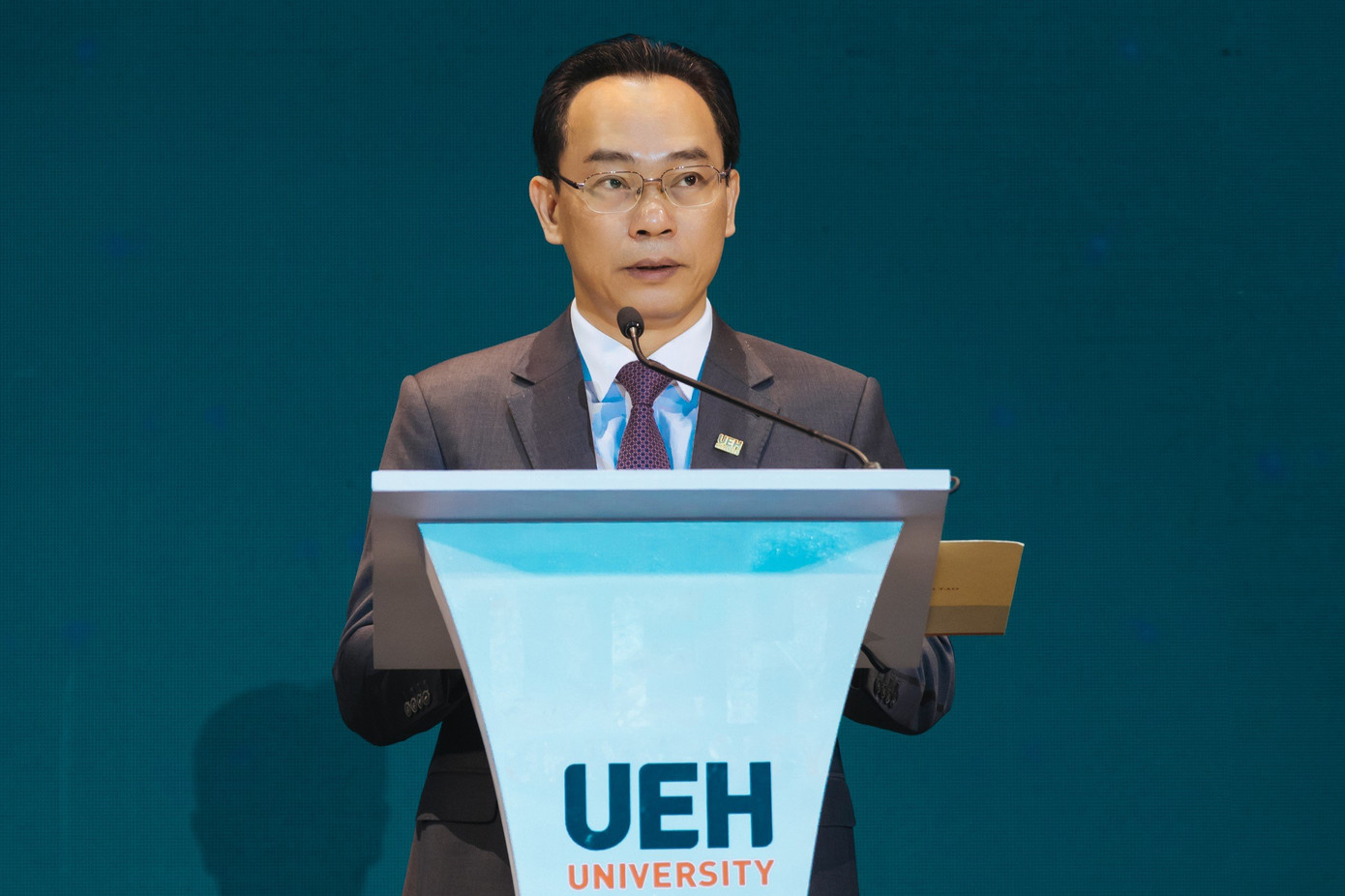 Thứ trưởng Bộ GD&ĐT Hoàng Minh Sơn phát biểu tại buổi lễ Thứ trưởng Bộ GD&ĐT Hoàng Minh Sơn phát biểu tại buổi lễ