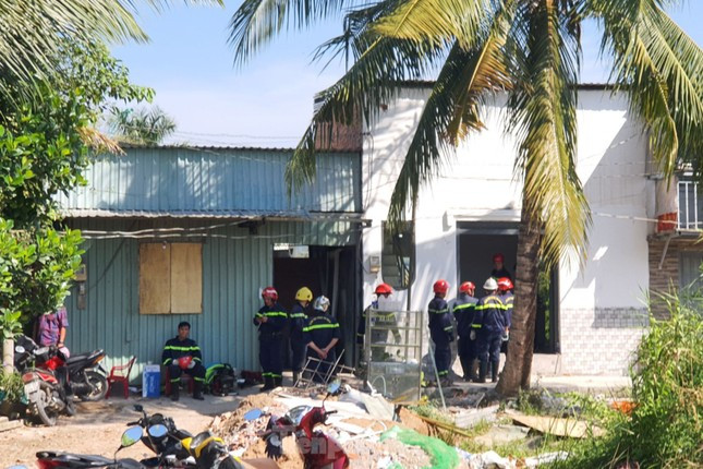 Lực lượng chức năng triển khai công tác cứu hộ. Ảnh: Hoàng Thuận Lực lượng chức năng triển khai công tác cứu hộ. Ảnh: Hoàng Thuận