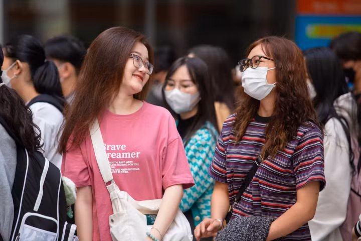 Sinh viên ĐH Công nghệ TPHCM (HUTECH) trở lại trường sau kỳ nghỉ Tết Nguyên đán 2023. Ảnh: Nhà trường cung cấp.