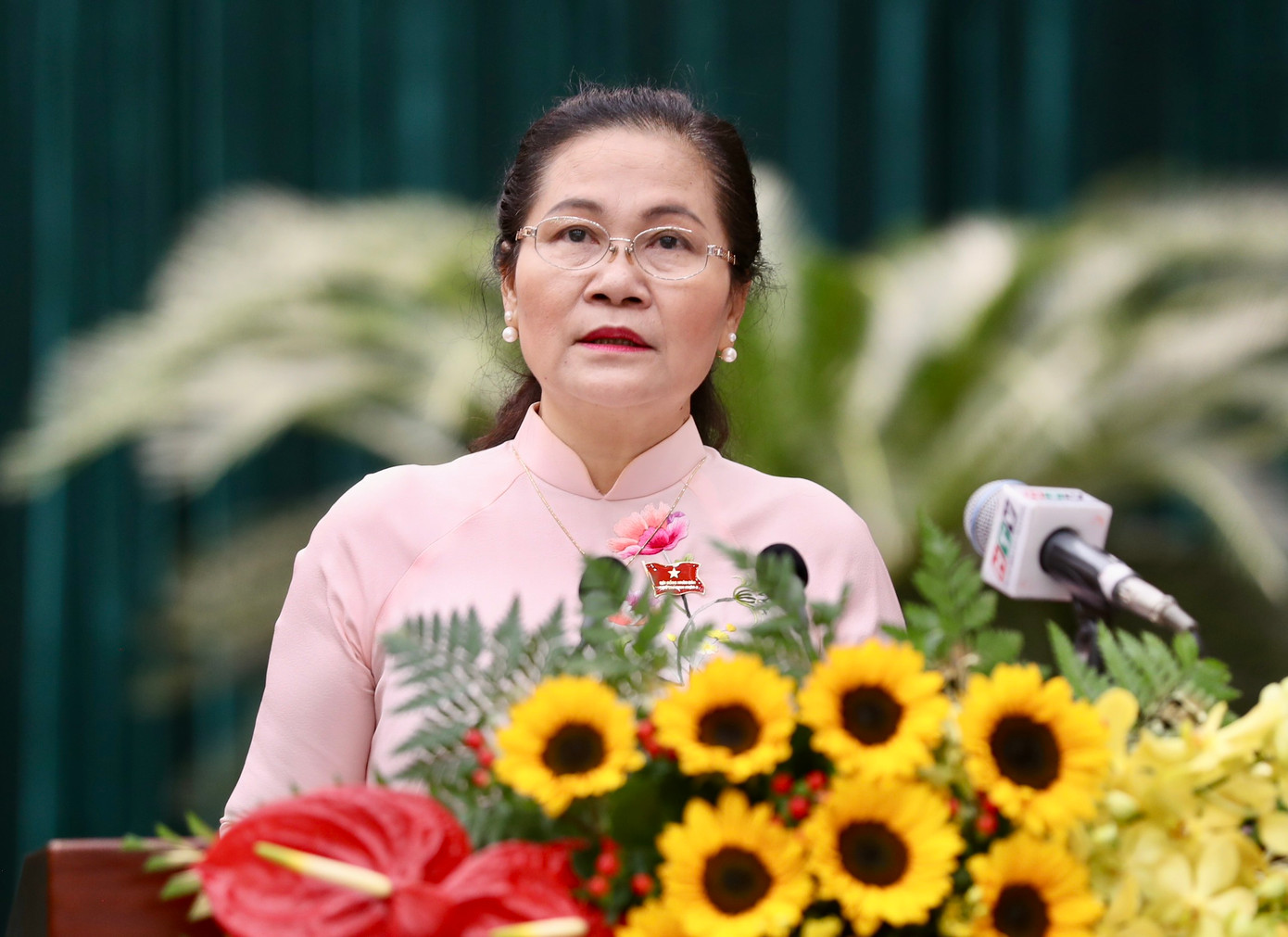 Chủ tịch HĐND TPHCM Nguyễn Thị Lệ phát biểu khai mạc kỳ họp 13, HĐND TPHCM khóa X. Ảnh: Duy Anh