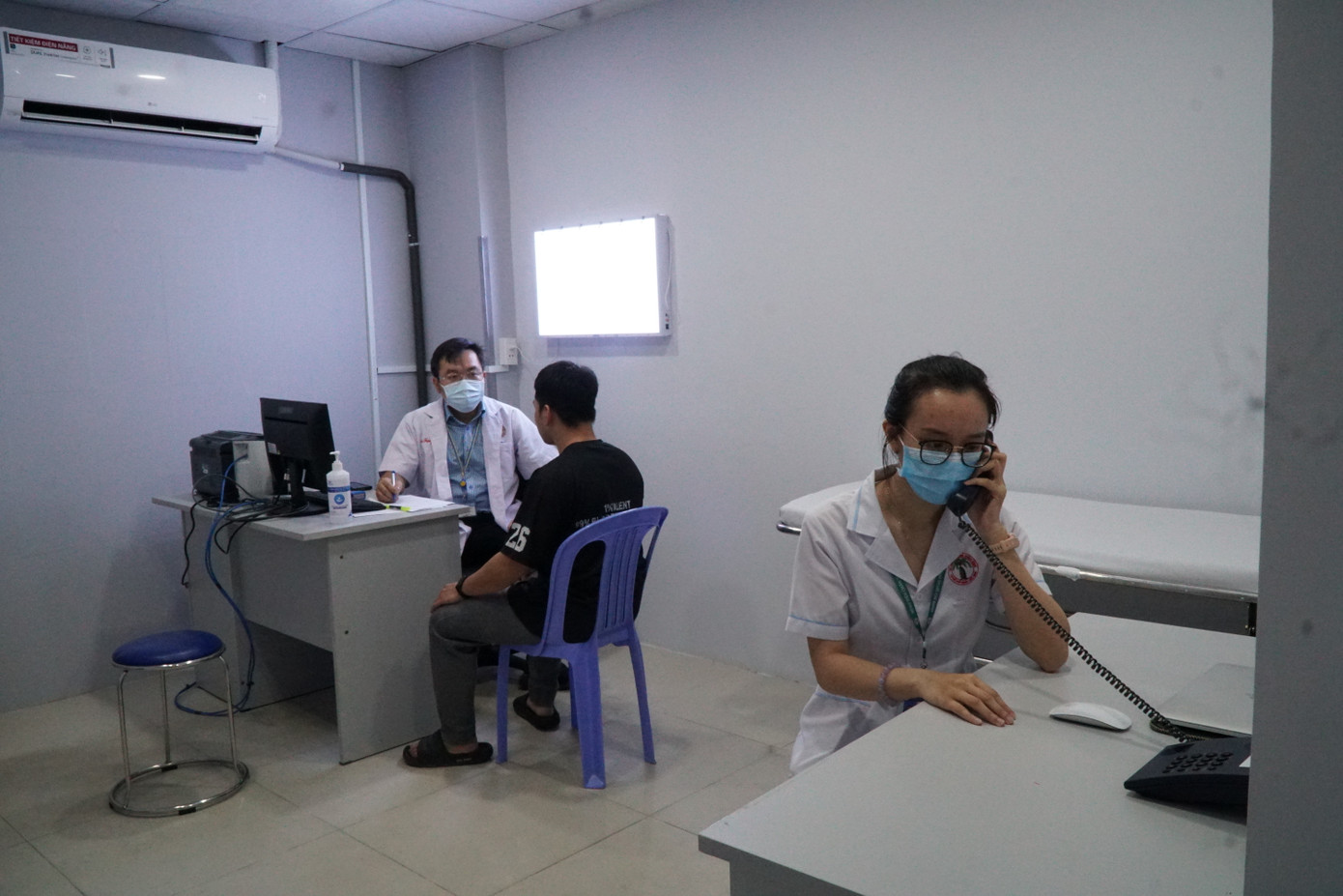 Bệnh nhân thăm khám tại Bệnh viện Chấn thương Chỉnh hình TPHCM cơ sở 2. Ảnh: Nhàn Lê