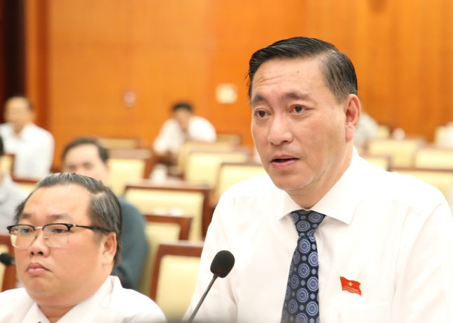 Ông Phạm Thành Kiên trao đổi tại kỳ họp. Ảnh: Ngô Tùng. Ông Phạm Thành Kiên trao đổi tại kỳ họp. Ảnh: Ngô Tùng.