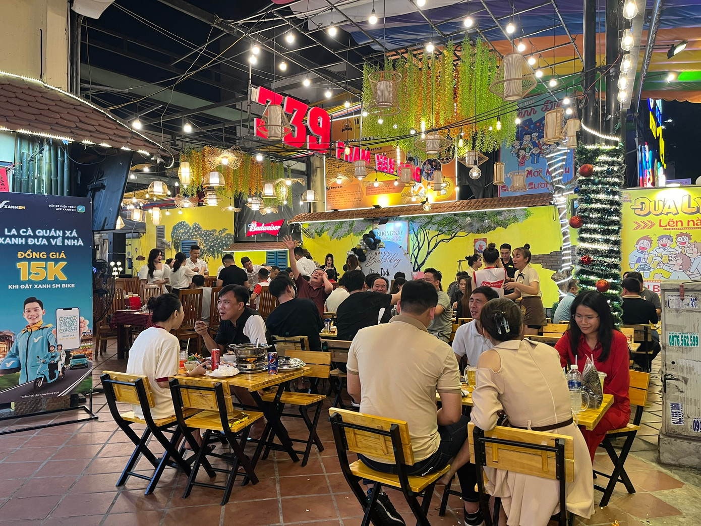 Nhiều khách nhậu tại TPHCM lựa chọn đặt xe về nhà thay vì tự lái xe Nhiều khách nhậu tại TPHCM lựa chọn đặt xe về nhà thay vì tự lái xe