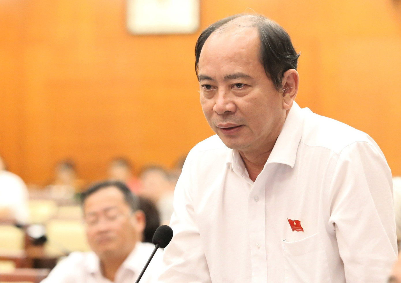 Giám đốc Sở Y tế TPHCM Tăng Chí Thượng trả lời về vấn đề thiếu vắc xin tại TPHCM. Ảnh: Ngô Tùng