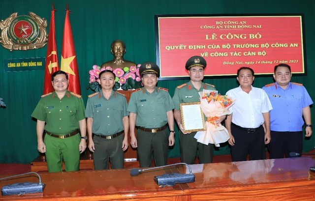 Công an tỉnh Đồng Nai tổ chức lễ công bố Quyết định của Bộ Công an về việc bổ nhiệm chức danh tư pháp Thủ trưởng Cơ quan An ninh điều tra Công an tỉnh. Công an tỉnh Đồng Nai tổ chức lễ công bố Quyết định của Bộ Công an về việc bổ nhiệm chức danh tư pháp Thủ trưởng Cơ quan An ninh điều tra Công an tỉnh.