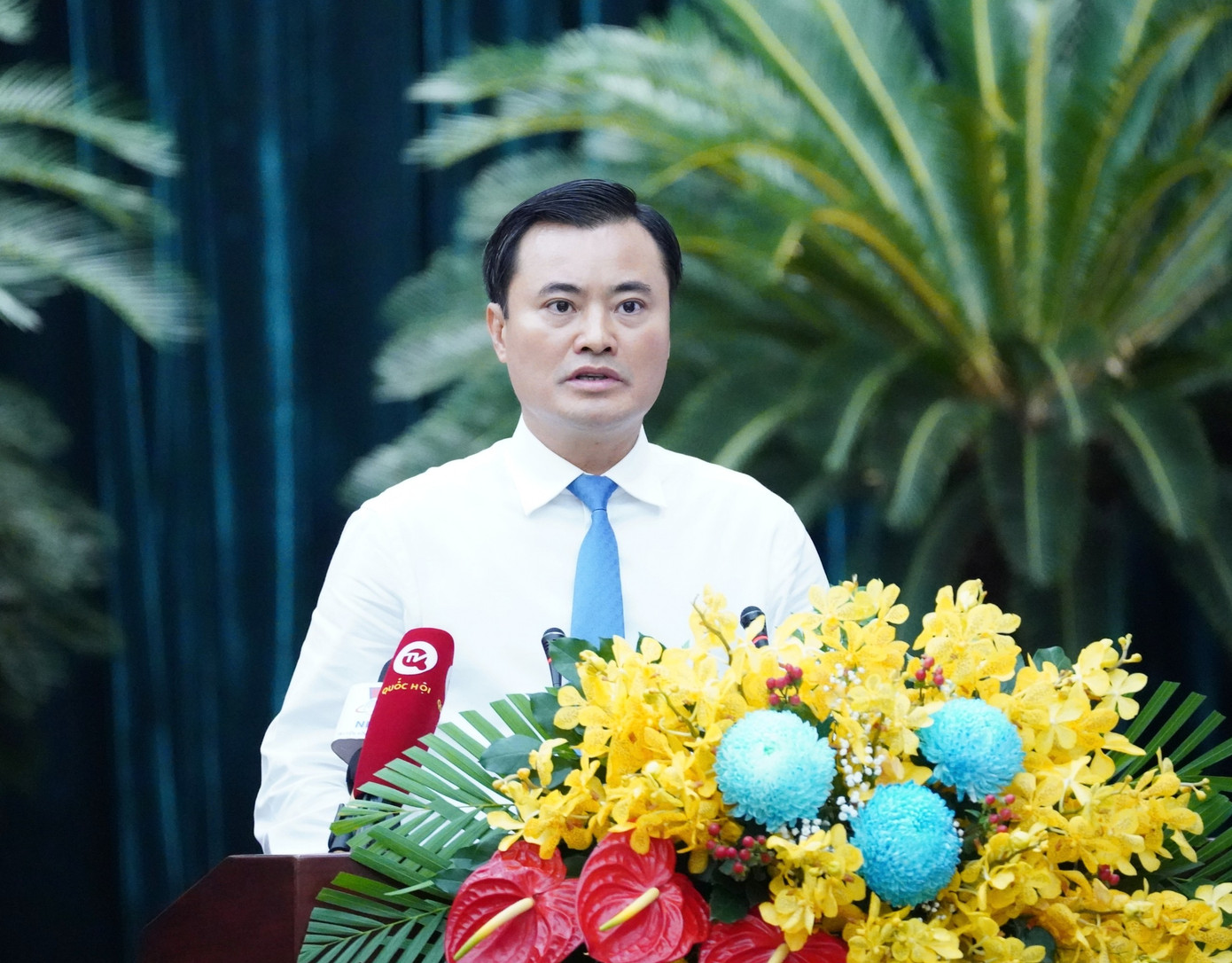 Phó Chủ tịch UBND TPHCM Bùi Xuân Cường báo cáo tờ trình. Ảnh: Thuận Văn. Phó Chủ tịch UBND TPHCM Bùi Xuân Cường báo cáo tờ trình. Ảnh: Thuận Văn.