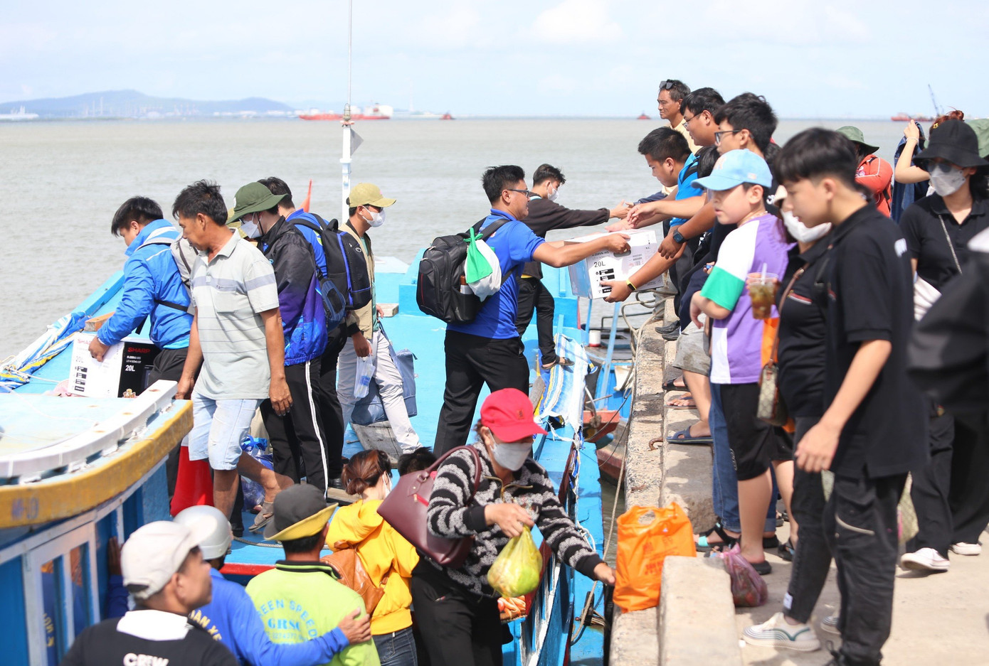 Học sinh xã đảo Thạnh An (huyện Cần Giờ) cũng được hỗ trợ tiền ăn trưa, đi đò. Học sinh xã đảo Thạnh An (huyện Cần Giờ) cũng được hỗ trợ tiền ăn trưa, đi đò.