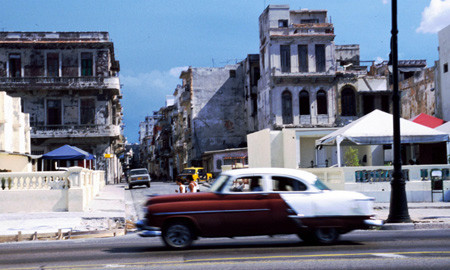 Những chiếc Chevy hơn 50 năm tuổi vẫn ngày ngày lăn bánh trên đường phố Havana
