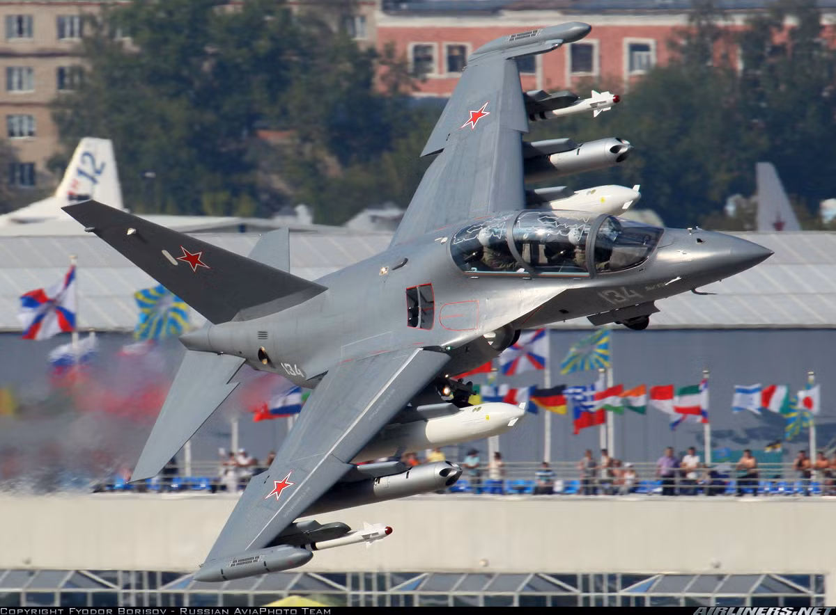Máy bay huấn luyện Yak-130