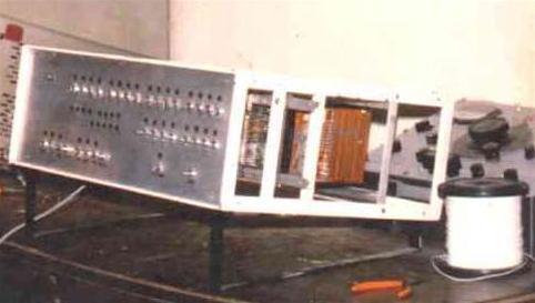 VT80 - Chiếc máy tính đầu tiên của châu Á. Ảnh : Nguyễn Chí Công VT80 - Chiếc máy tính đầu tiên của châu Á. Ảnh : Nguyễn Chí Công