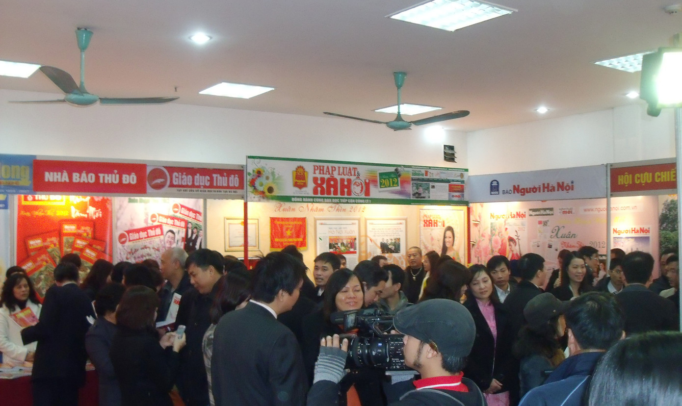 Một góc Hội báo Xuân Nhâm Thìn 2012. Một góc Hội báo Xuân Nhâm Thìn 2012. Ảnh: Trường Phong