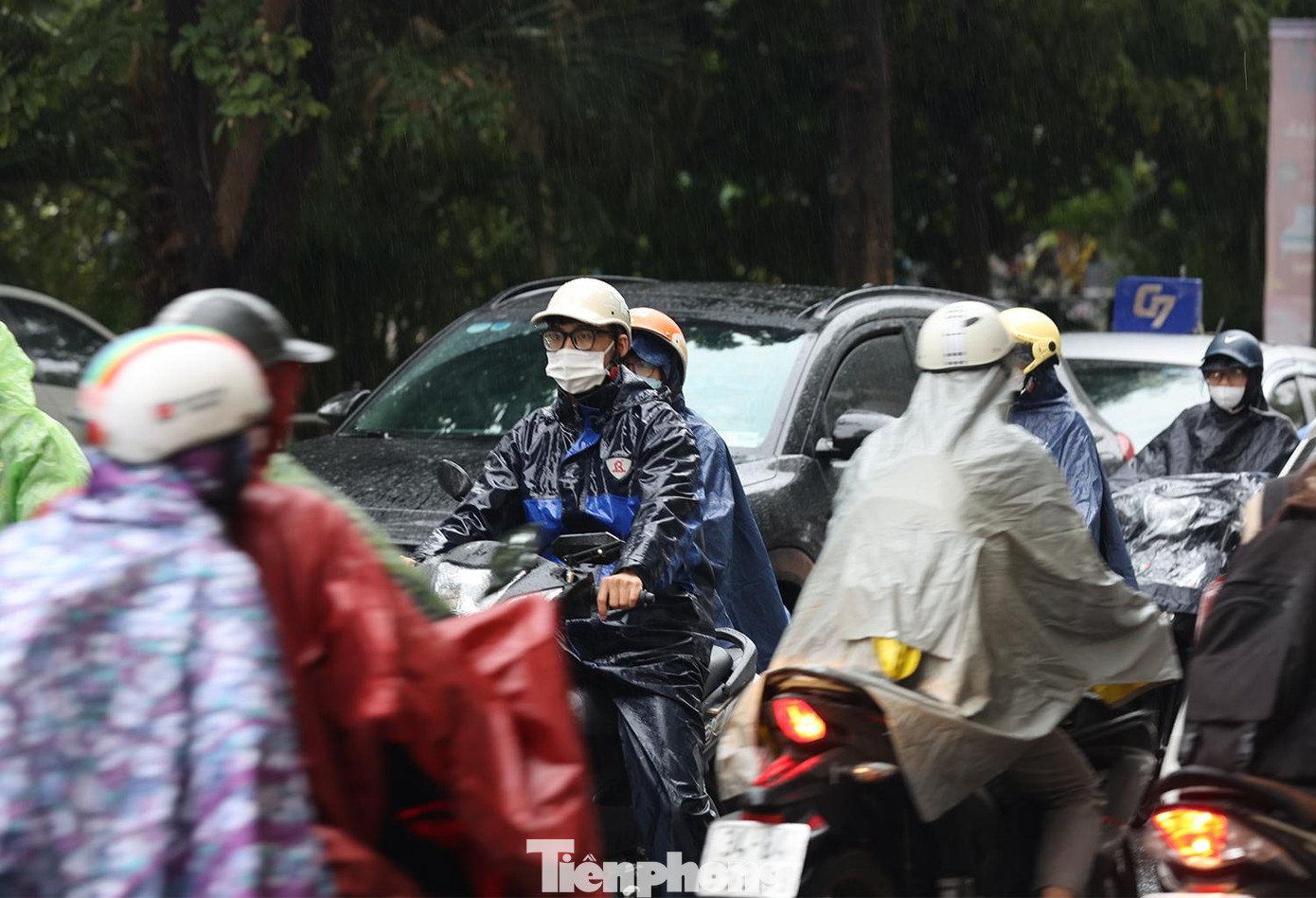 Ghi nhận lúc 7h30 sáng 24/11, ùn tắc kéo dài trên đường Khương Đình (quận Thanh Xuân).