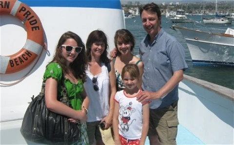 Kevin Ash, vợ anh Caroline và ba con gái Laurien, Kirsten và Ingrid trong kì nghỉ tại Mỹ