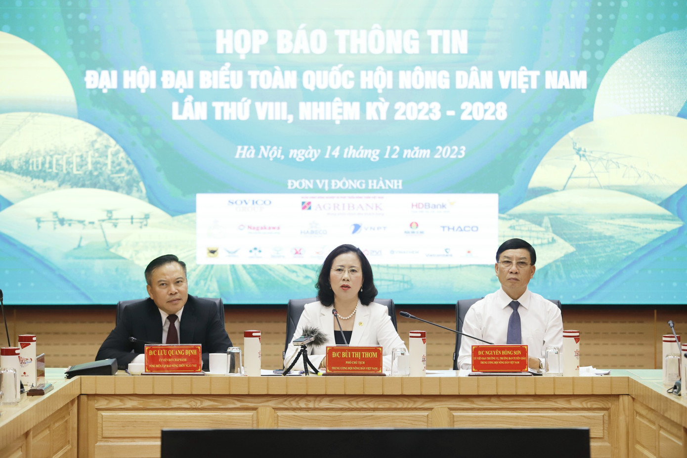 Bà Bùi Bùi Thị Thơm - Phó Chủ tịch Hội Nông dân Việt Nam - thông tin tại họp báo