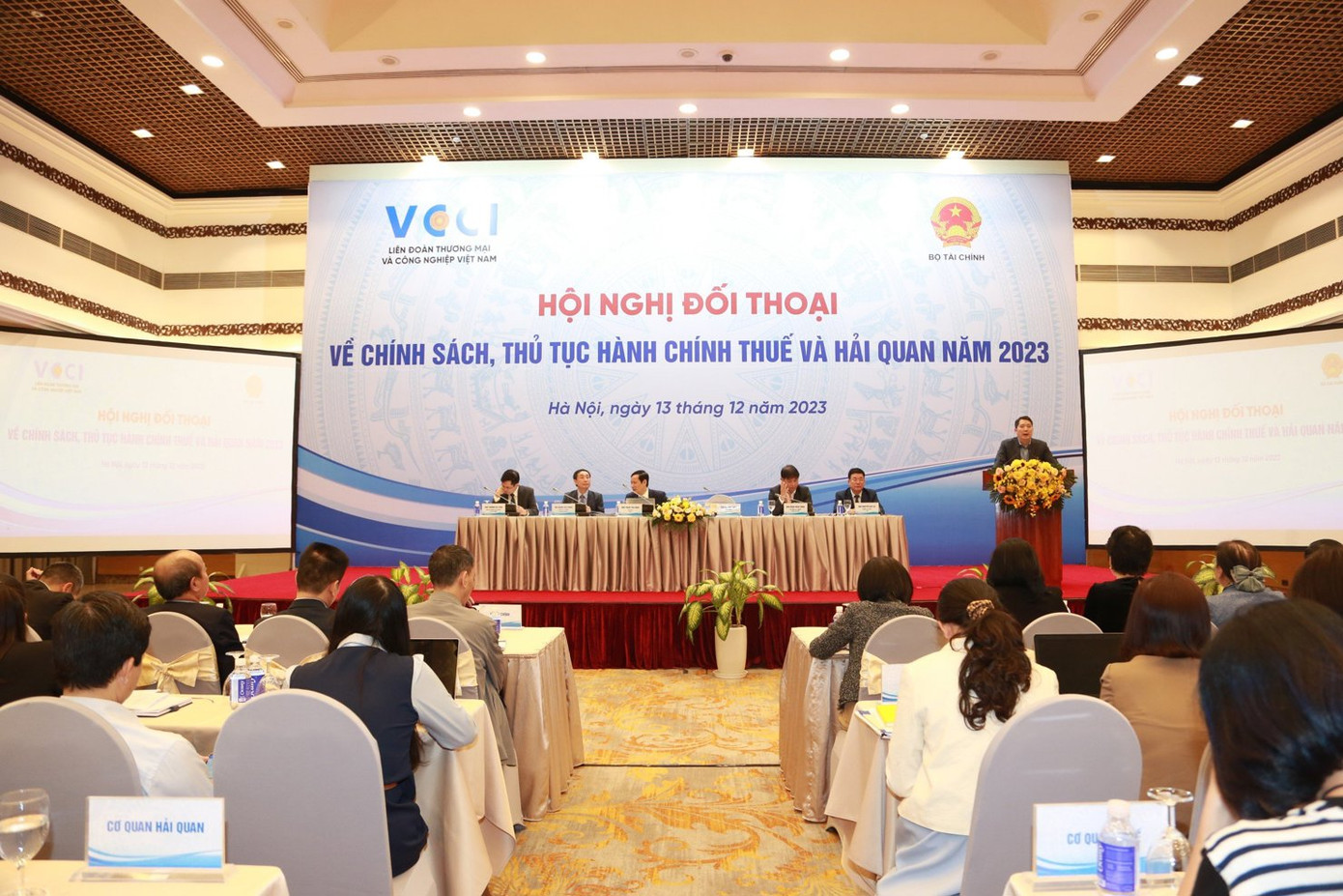 Hội nghị có sự tham dự của lãnh đạo Bộ Tài chính, Tổng cục Thuế, Tổng cục Hải quan. Hội nghị có sự tham dự của lãnh đạo Bộ Tài chính, Tổng cục Thuế, Tổng cục Hải quan.