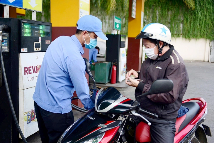 Giá xăng dầu giảm lần thứ 2 liên tiếp.