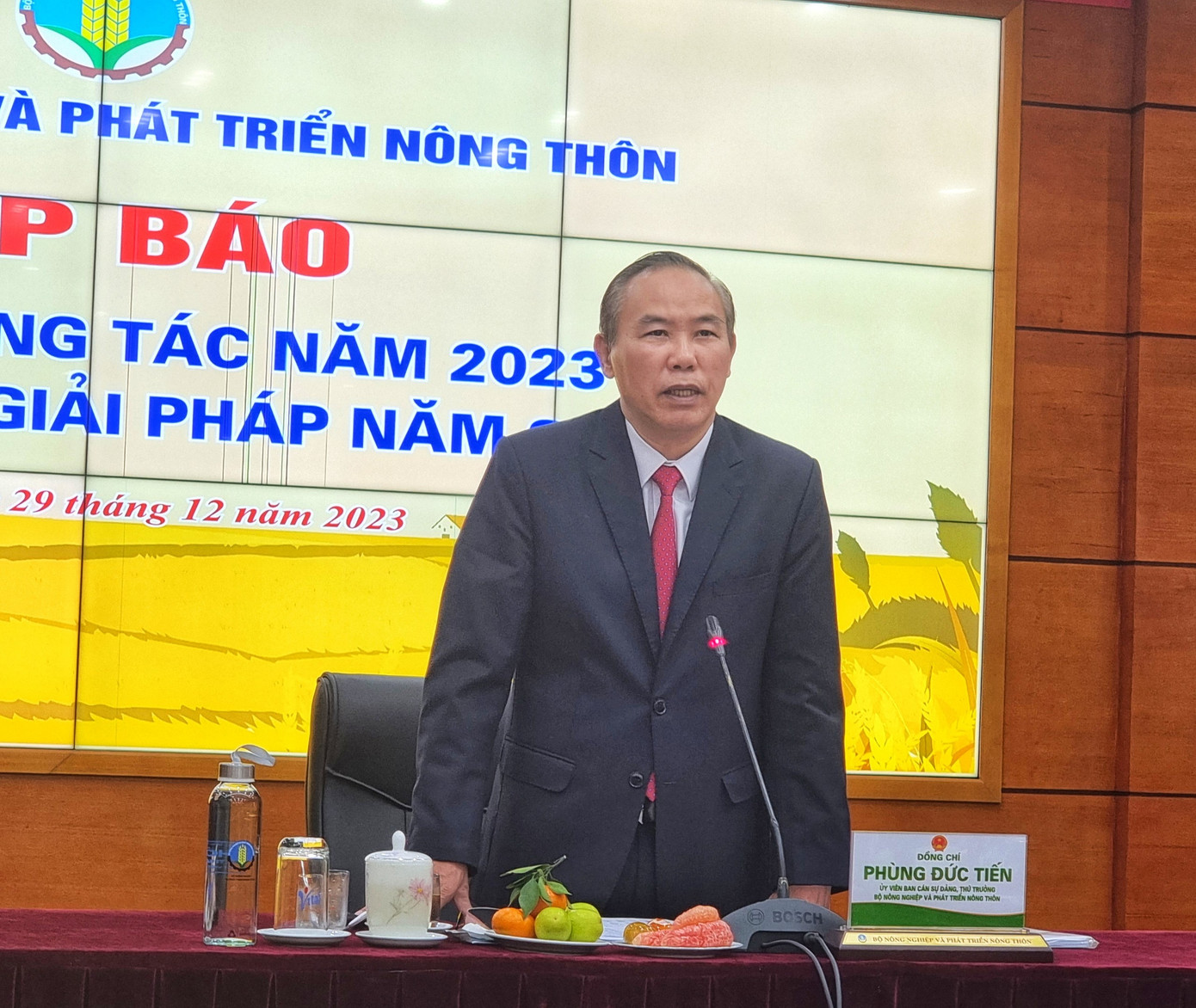 Thứ trưởng Bộ NN&PTNT Phùng Đức Tiến cho biết, năm 2024, ngành nông nghiệp đặt mục tiêu đạt 54-55 tỷ USD xuất khẩu Thứ trưởng Bộ NN&PTNT Phùng Đức Tiến cho biết, năm 2024, ngành nông nghiệp đặt mục tiêu đạt 54-55 tỷ USD xuất khẩu